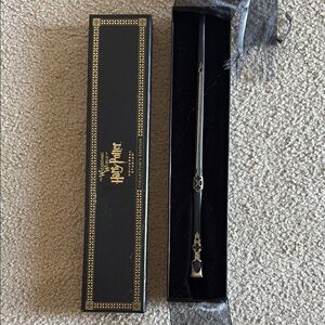 Wizarding  world of Harry Potter. Black and Gold Harry Potter Collector Wand